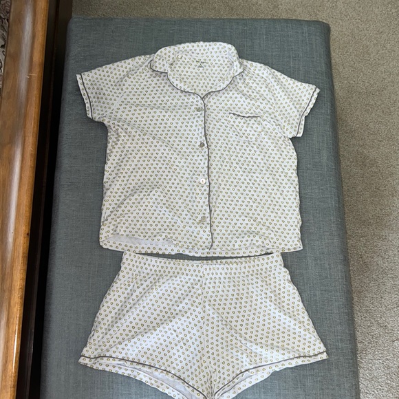 Roller Rabbit Other - Roller Rabbit yellow heart short pajama set